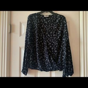 Universal threads XXL black and white floral false wrap blouse with side tie